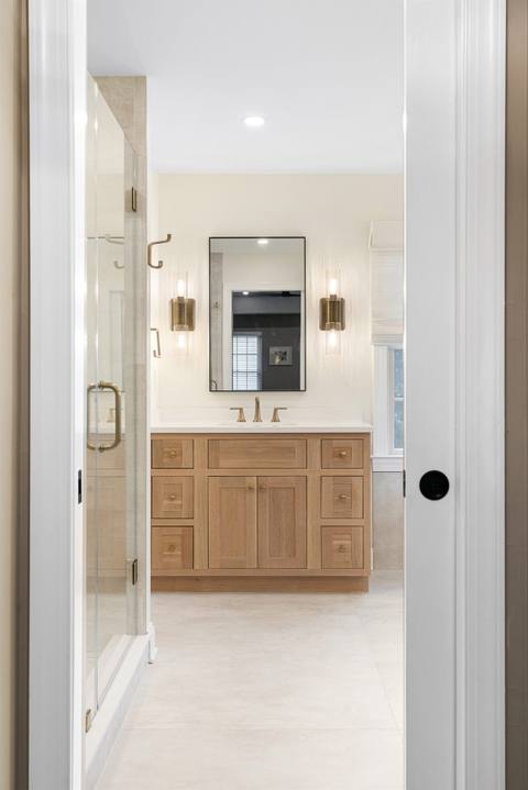 Oak-Crafted Luxury Bathroom — photo 8