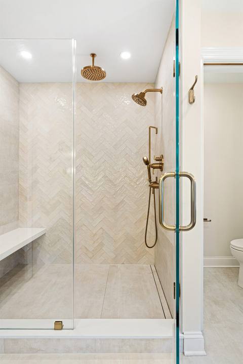 Oak-Crafted Luxury Bathroom — photo 4