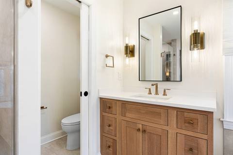Oak-Crafted Luxury Bathroom — photo 7