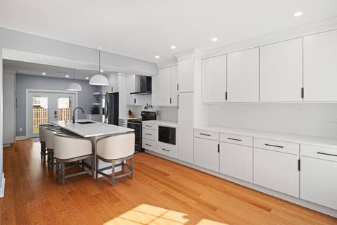 Modern Black + White Kitchen Design — photo 2