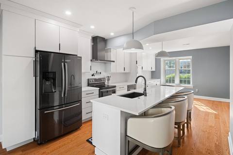 Modern Black + White Kitchen Design — photo 4