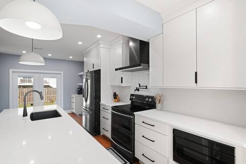 Modern Black + White Kitchen Design — photo 6