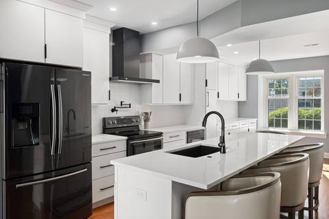 Modern Black + White Kitchen Design — photo 10