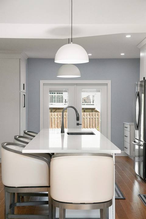 Modern Black + White Kitchen Design — photo 11