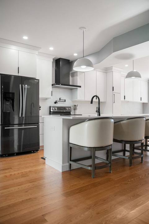 Modern Black + White Kitchen Design — photo 14