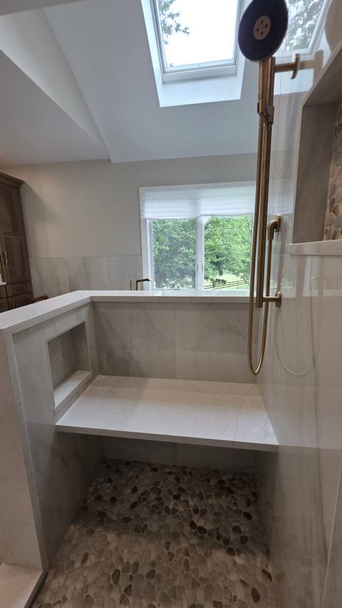 Bathroom Bathed in Natural Light — photo 6
