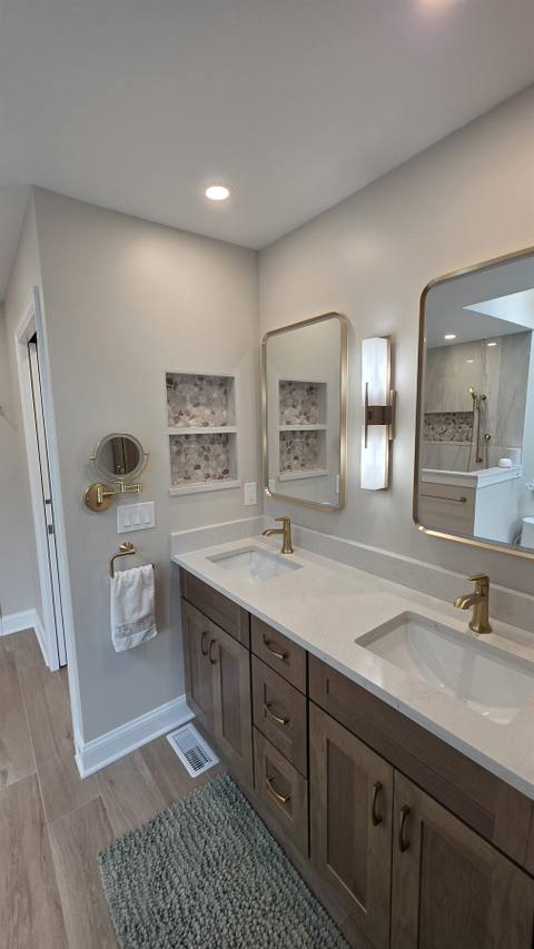 Bathroom Bathed in Natural Light — photo 5