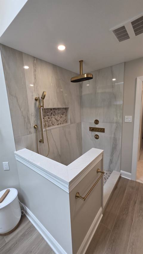 Bathroom Bathed in Natural Light