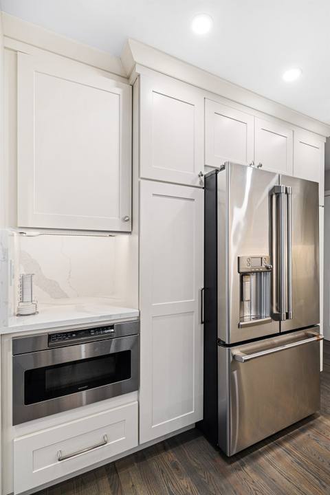 Two-Tone Cottage Kitchen — photo 10