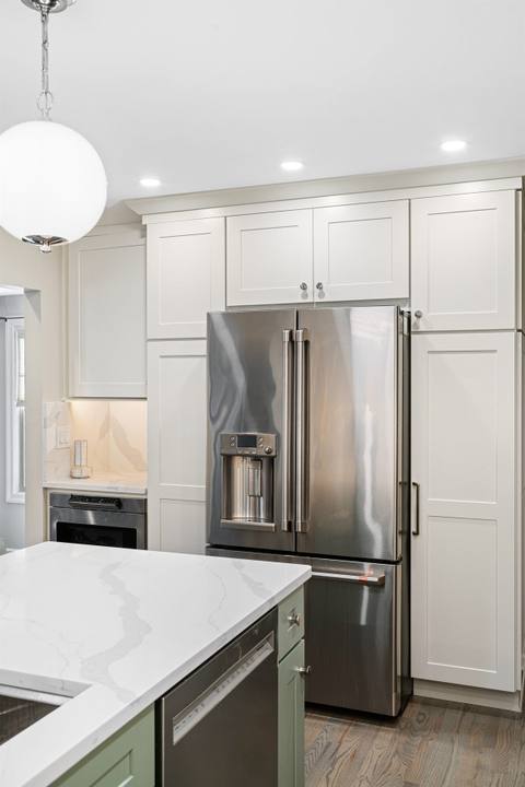 Two-Tone Cottage Kitchen — photo 16