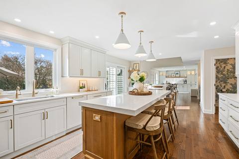 Transitional Kitchen with Custom Entertaining Features — photo 10