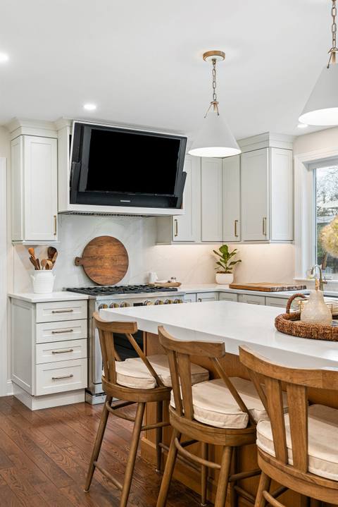 Transitional Kitchen with Custom Entertaining Features — photo 15
