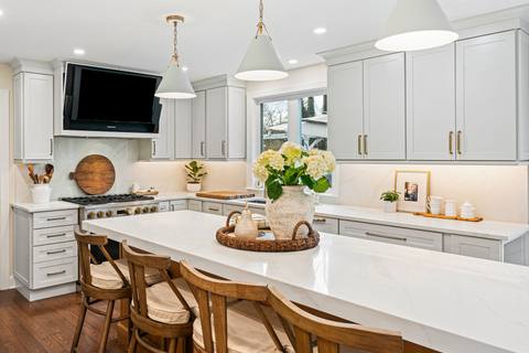 Transitional Kitchen with Custom Entertaining Features — photo 3