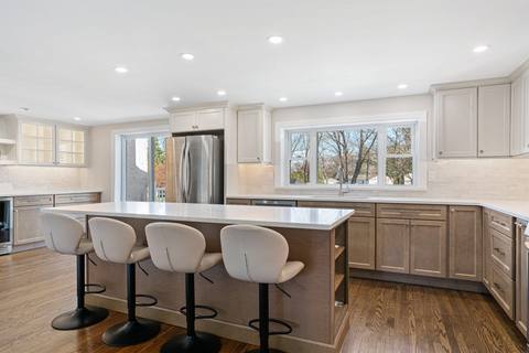 Refined Simple Modern Kitchen  — photo 10