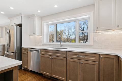 Refined Simple Modern Kitchen  — photo 4