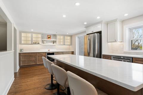 Refined Simple Modern Kitchen  — photo 6