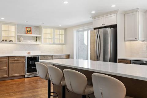 Refined Simple Modern Kitchen  — photo 7