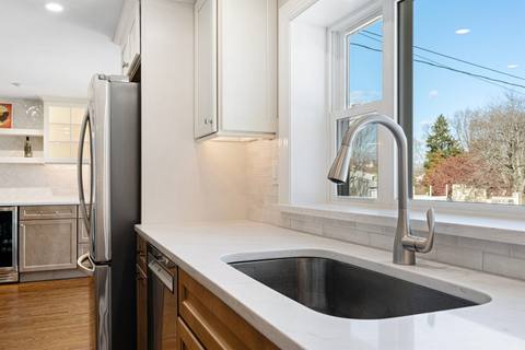 Refined Simple Modern Kitchen  — photo 9