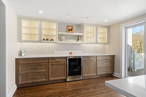 Refined Simple Modern Kitchen 