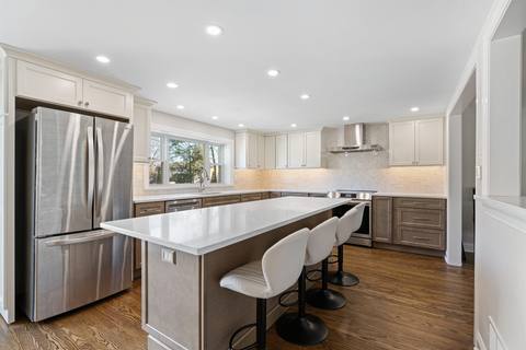Refined Simple Modern Kitchen  — photo 8