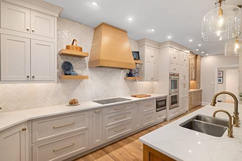 Seamless Sophistication, Open‑Concept Kitchen — photo 15