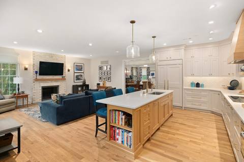 Seamless Sophistication, Open‑Concept Kitchen — photo 10